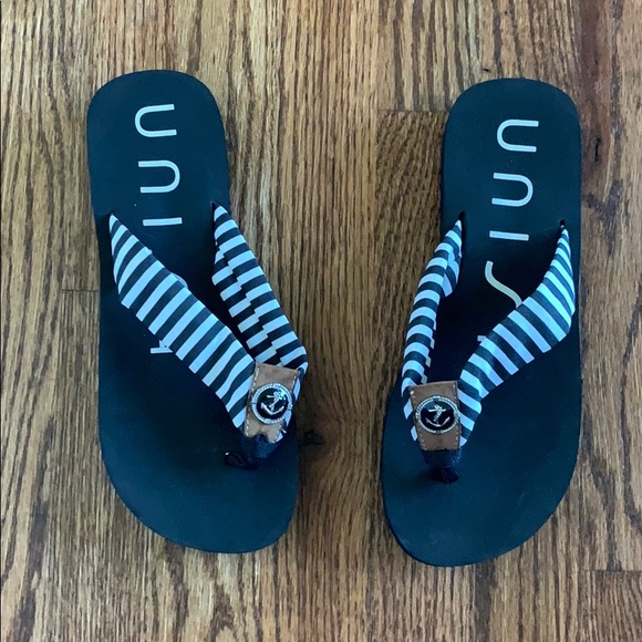 Sandals - Picture 1 of 4